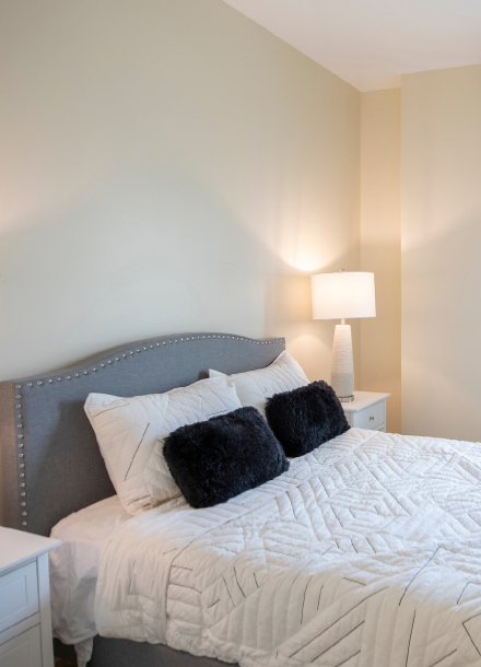 retirementunlimited-WoodlandHills-onebedroomden-image-front